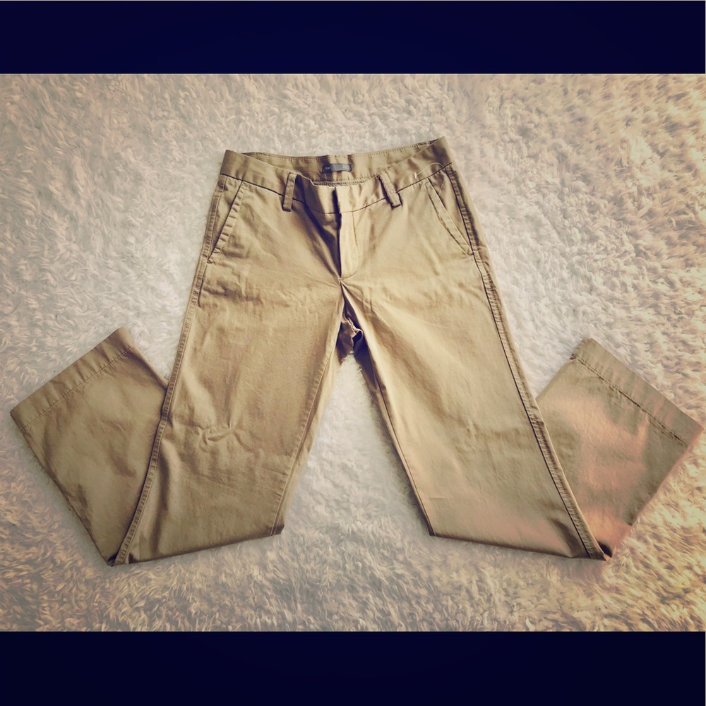 GAP Khaki Straight Fit and Straight Leg